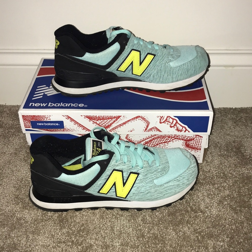 Women’s new balance sneakers